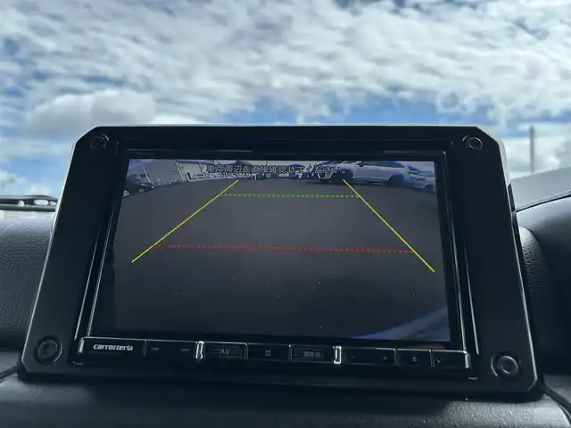 スズキ ジムニー シエラ JC 茨城県 2020(令2)年 5.2万km ピュアホワイトP 社外８インチSDナビ/-フルセグTV Bluetooth CD DVD/バックカメラ/４WD/クルーズコントロール/横滑り防止装置/ダウンヒルアシストコントロール/衝突被害軽減システム/ドライビングセーフティセンサー/LEDオートライト/前席シートヒーター/ステアリングスイッチ/背面タイヤ/純正１５インチアルミホイール/藤壺マフラー/前後社外ドライブレコーダー/スペア付きスマートキー/ETC