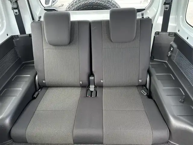 スズキ ジムニー シエラ JC 茨城県 2020(令2)年 5.2万km ピュアホワイトP 社外８インチSDナビ/-フルセグTV Bluetooth CD DVD/バックカメラ/４WD/クルーズコントロール/横滑り防止装置/ダウンヒルアシストコントロール/衝突被害軽減システム/ドライビングセーフティセンサー/LEDオートライト/前席シートヒーター/ステアリングスイッチ/背面タイヤ/純正１５インチアルミホイール/藤壺マフラー/前後社外ドライブレコーダー/スペア付きスマートキー/ETC