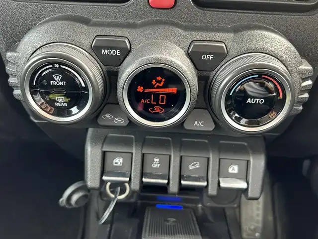 スズキ ジムニー シエラ JC 茨城県 2020(令2)年 5.2万km ピュアホワイトP 社外８インチSDナビ/-フルセグTV Bluetooth CD DVD/バックカメラ/４WD/クルーズコントロール/横滑り防止装置/ダウンヒルアシストコントロール/衝突被害軽減システム/ドライビングセーフティセンサー/LEDオートライト/前席シートヒーター/ステアリングスイッチ/背面タイヤ/純正１５インチアルミホイール/藤壺マフラー/前後社外ドライブレコーダー/スペア付きスマートキー/ETC