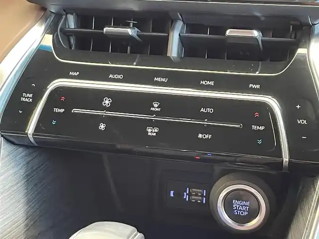 トヨタ ハリアー 岩手県 2020(令2)年 6万km ホワイトパールクリスタルシャイン ４WD/JBLプレミアムサウンドシステム/パノラマルーフ/全周囲カメラ/本革シート/ITSConnect/トヨタセーフティセンス/衝突被害軽減システム/横滑り防止装置/MTモード付きAT/クルーズコントロール/ETC2.0/フルセグTV/純正ナビ/ドライブレコーダー/ハンズフリーパワーバックドア/パワーシート/シートヒーター/エアシート/コーナーセンサー/レーンアシスト/純正アルミホイール19インチ/純正フロアマット/純正LEDヘッドライト/オートライト/オートマチックハイビーム