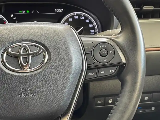 トヨタ ハリアー 岩手県 2020(令2)年 6万km ホワイトパールクリスタルシャイン ４WD/JBLプレミアムサウンドシステム/パノラマルーフ/全周囲カメラ/本革シート/ITSConnect/トヨタセーフティセンス/衝突被害軽減システム/横滑り防止装置/MTモード付きAT/クルーズコントロール/ETC2.0/フルセグTV/純正ナビ/ドライブレコーダー/ハンズフリーパワーバックドア/パワーシート/シートヒーター/エアシート/コーナーセンサー/レーンアシスト/純正アルミホイール19インチ/純正フロアマット/純正LEDヘッドライト/オートライト/オートマチックハイビーム