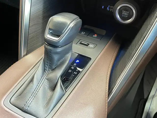 トヨタ ハリアー 岩手県 2020(令2)年 6万km ホワイトパールクリスタルシャイン ４WD/JBLプレミアムサウンドシステム/パノラマルーフ/全周囲カメラ/本革シート/ITSConnect/トヨタセーフティセンス/衝突被害軽減システム/横滑り防止装置/MTモード付きAT/クルーズコントロール/ETC2.0/フルセグTV/純正ナビ/ドライブレコーダー/ハンズフリーパワーバックドア/パワーシート/シートヒーター/エアシート/コーナーセンサー/レーンアシスト/純正アルミホイール19インチ/純正フロアマット/純正LEDヘッドライト/オートライト/オートマチックハイビーム