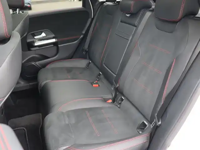 メルセデス・ベンツ Ｂ１８０ AMGライン 宮城県 2019(令1)年 5.3万km ポーラホワイト 純正ナビＴＶ/・フルセグ・ＢＴ・タイプＣ/パノラミックスライディングルーフ/レーダーセーフティパッケージ/・アクティブレーンキーピングアシスト/・アクティブブレーキアシスト/・アテンションアシスト/・ブラインドスポットアシスト/・レーンチェンジアシスト/・道路標識アシスト/パワーテールゲート/ブラックハーフレザーシート/・左右メモリー機能付パワーシート/・シートヒーター/バックカメラ/パーキングアシスト/パドルシフト/ワイヤレス充電/オートハイビーム/ＥＴＣ２．０/純正１８インチＡＷ