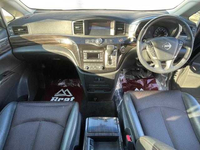 日産 エルグランド 250ハイウェイスター 岩手県 2014(平26)年 8.9万km ファントムブラック 純正メモリーナビ（CD/DVD/BT）/フルセグ/クルーズコントロール/ステアリングリモコン/両側パワースライドドア/パワーバックドア/切替4WD/AC100V/全方位カメラ/ウォークスルー/前後ソナー/スペアキー