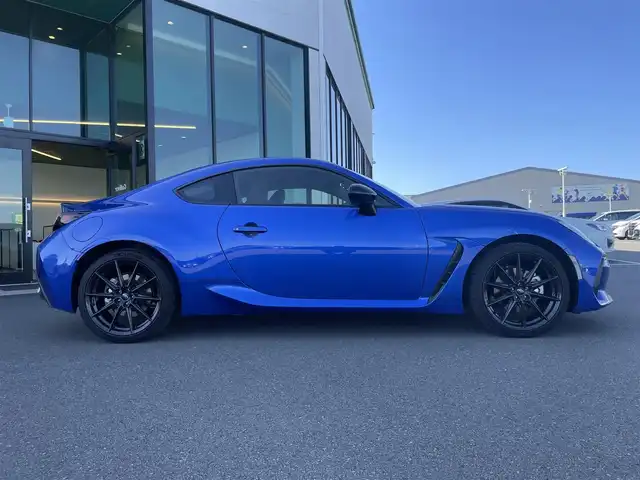 スバル ＢＲＺ STIスポーツ 東京都 2023(令5)年 1.1万km WRブルーパール 6速MT/社外ナビ/フルセグ/ETC/シートヒーター/アイサイト/プリクラッシュブレーキ/車線逸脱警報/レーダークルーズコントロール/LEDヘッドライト/スマートキー/純正18インチAW/ステアリングスイッチ/保証書