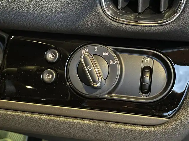 ＭＩＮＩ ミニ クロスオーバー クーパー D 愛知県 2018(平30)年 5万km アイランドブルー 純正ナビ/バックカメラ/Bluetooth/アダプティブクルーズコントロール/アイドリングストップ/純正ドライブレコーダー/インテリジェントセーフティ/パワーテールゲート/ルームミラーETC/純正ブラック17インチアルミ