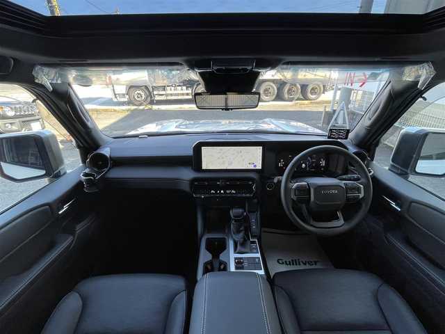 トヨタ ランドクルーザー ２５０ VX 愛知県 2024(令6)年 0.1千km プラチナホワイトパールマイカ /禁煙車//ワンオーナー//サンルーフ//モデリスタパッケージ//モデリスタオーバーフェンダー//モデリスタリアスポイラー//モデリスタリヤバンパーステップガード//モデリスタシグネチャーイルミブレード//モデリスタLEDスマートフットライト//12.3インチディスプレイオーディオ//フルセグTV/BT/USB/Miracast//パノラミックビューモニター//黒革シート//エアシート//シートヒーター//パワーシート//ETC2.0//デジタルインナーミラー//パワーバックドア//ルーフレール//サイドステップ//MTモード付AT//純正ドライブレコーダー//PCS/LDA/BSM/PDA/RSA/ACC/RCTA/RCD/クリアランスソナー/安心降車アシスト/後方車両接近検知//オートリトラウィンカーミラー//LEDオートライト//オートハイビーム//ヘッドライトウォッシャー//純正フロアマット//純正ドアバイザー//純正トノカバー//純正ラゲージソフトトレイ//プロジェクションカーテンイルミ//ドアエッジプロテクター//革巻きステアリング//ステアリングスイッチ//ステアリングヒーター//エアコンドリンクホルダー//GPSレーダー探知機//スペアスマートキー//新車時保証書//取扱説明書