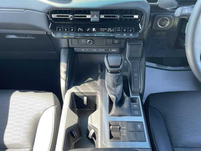 トヨタ ランドクルーザー ２５０ VX 愛知県 2024(令6)年 0.1千km プラチナホワイトパールマイカ /禁煙車//ワンオーナー//サンルーフ//モデリスタパッケージ//モデリスタオーバーフェンダー//モデリスタリアスポイラー//モデリスタリヤバンパーステップガード//モデリスタシグネチャーイルミブレード//モデリスタLEDスマートフットライト//12.3インチディスプレイオーディオ//フルセグTV/BT/USB/Miracast//パノラミックビューモニター//黒革シート//エアシート//シートヒーター//パワーシート//ETC2.0//デジタルインナーミラー//パワーバックドア//ルーフレール//サイドステップ//MTモード付AT//純正ドライブレコーダー//PCS/LDA/BSM/PDA/RSA/ACC/RCTA/RCD/クリアランスソナー/安心降車アシスト/後方車両接近検知//オートリトラウィンカーミラー//LEDオートライト//オートハイビーム//ヘッドライトウォッシャー//純正フロアマット//純正ドアバイザー//純正トノカバー//純正ラゲージソフトトレイ//プロジェクションカーテンイルミ//ドアエッジプロテクター//革巻きステアリング//ステアリングスイッチ//ステアリングヒーター//エアコンドリンクホルダー//GPSレーダー探知機//スペアスマートキー//新車時保証書//取扱説明書