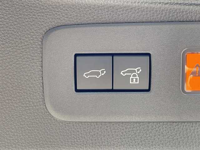 トヨタ ランドクルーザー ２５０ VX 愛知県 2024(令6)年 0.1千km プラチナホワイトパールマイカ /禁煙車//ワンオーナー//サンルーフ//モデリスタパッケージ//モデリスタオーバーフェンダー//モデリスタリアスポイラー//モデリスタリヤバンパーステップガード//モデリスタシグネチャーイルミブレード//モデリスタLEDスマートフットライト//12.3インチディスプレイオーディオ//フルセグTV/BT/USB/Miracast//パノラミックビューモニター//黒革シート//エアシート//シートヒーター//パワーシート//ETC2.0//デジタルインナーミラー//パワーバックドア//ルーフレール//サイドステップ//MTモード付AT//純正ドライブレコーダー//PCS/LDA/BSM/PDA/RSA/ACC/RCTA/RCD/クリアランスソナー/安心降車アシスト/後方車両接近検知//オートリトラウィンカーミラー//LEDオートライト//オートハイビーム//ヘッドライトウォッシャー//純正フロアマット//純正ドアバイザー//純正トノカバー//純正ラゲージソフトトレイ//プロジェクションカーテンイルミ//ドアエッジプロテクター//革巻きステアリング//ステアリングスイッチ//ステアリングヒーター//エアコンドリンクホルダー//GPSレーダー探知機//スペアスマートキー//新車時保証書//取扱説明書