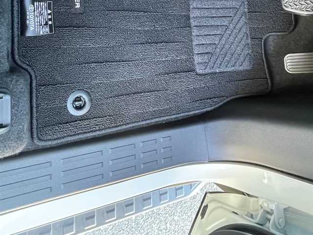 トヨタ ランドクルーザー ２５０ VX 愛知県 2024(令6)年 0.1千km プラチナホワイトパールマイカ /禁煙車//ワンオーナー//サンルーフ//モデリスタパッケージ//モデリスタオーバーフェンダー//モデリスタリアスポイラー//モデリスタリヤバンパーステップガード//モデリスタシグネチャーイルミブレード//モデリスタLEDスマートフットライト//12.3インチディスプレイオーディオ//フルセグTV/BT/USB/Miracast//パノラミックビューモニター//黒革シート//エアシート//シートヒーター//パワーシート//ETC2.0//デジタルインナーミラー//パワーバックドア//ルーフレール//サイドステップ//MTモード付AT//純正ドライブレコーダー//PCS/LDA/BSM/PDA/RSA/ACC/RCTA/RCD/クリアランスソナー/安心降車アシスト/後方車両接近検知//オートリトラウィンカーミラー//LEDオートライト//オートハイビーム//ヘッドライトウォッシャー//純正フロアマット//純正ドアバイザー//純正トノカバー//純正ラゲージソフトトレイ//プロジェクションカーテンイルミ//ドアエッジプロテクター//革巻きステアリング//ステアリングスイッチ//ステアリングヒーター//エアコンドリンクホルダー//GPSレーダー探知機//スペアスマートキー//新車時保証書//取扱説明書