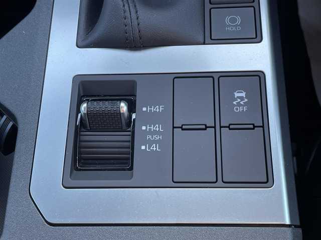 トヨタ ランドクルーザー ２５０ VX 愛知県 2024(令6)年 0.1千km プラチナホワイトパールマイカ /禁煙車//ワンオーナー//サンルーフ//モデリスタパッケージ//モデリスタオーバーフェンダー//モデリスタリアスポイラー//モデリスタリヤバンパーステップガード//モデリスタシグネチャーイルミブレード//モデリスタLEDスマートフットライト//12.3インチディスプレイオーディオ//フルセグTV/BT/USB/Miracast//パノラミックビューモニター//黒革シート//エアシート//シートヒーター//パワーシート//ETC2.0//デジタルインナーミラー//パワーバックドア//ルーフレール//サイドステップ//MTモード付AT//純正ドライブレコーダー//PCS/LDA/BSM/PDA/RSA/ACC/RCTA/RCD/クリアランスソナー/安心降車アシスト/後方車両接近検知//オートリトラウィンカーミラー//LEDオートライト//オートハイビーム//ヘッドライトウォッシャー//純正フロアマット//純正ドアバイザー//純正トノカバー//純正ラゲージソフトトレイ//プロジェクションカーテンイルミ//ドアエッジプロテクター//革巻きステアリング//ステアリングスイッチ//ステアリングヒーター//エアコンドリンクホルダー//GPSレーダー探知機//スペアスマートキー//新車時保証書//取扱説明書