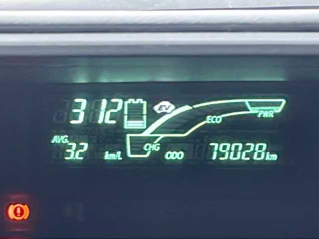 トヨタ アクア S 山口県 2013(平25)年 7.9万km シルバーM 社外SDナビ　【CN-R330D】/・Bluetooth接続/・DVD再生機能有/・フルセグTV/ETC/スマートキー/プッシュスタート/スペアキー1本/ドアバイザー/ウィンカーミラー