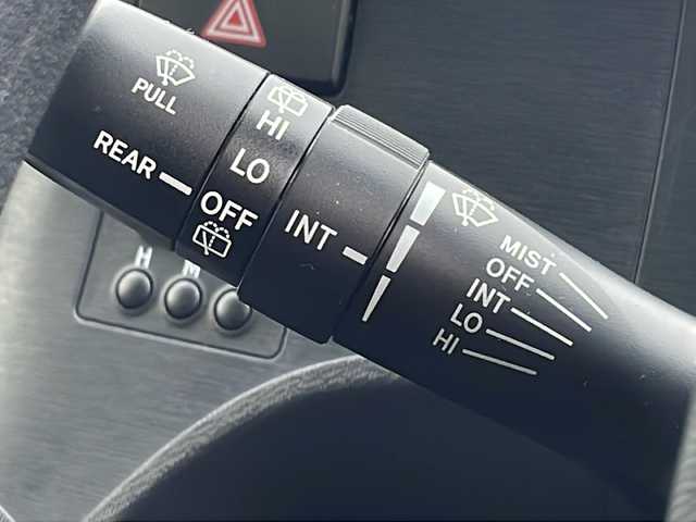 トヨタ アクア S 山口県 2013(平25)年 7.9万km シルバーM 社外SDナビ　【CN-R330D】/・Bluetooth接続/・DVD再生機能有/・フルセグTV/ETC/スマートキー/プッシュスタート/スペアキー1本/ドアバイザー/ウィンカーミラー