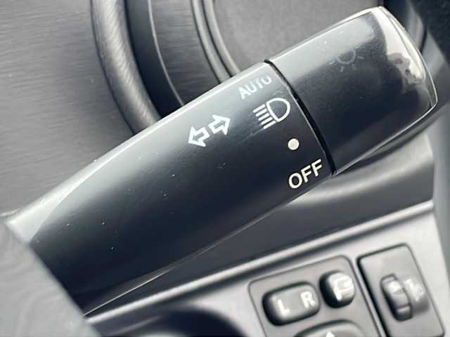 トヨタ アクア S 山口県 2013(平25)年 7.9万km シルバーM 社外SDナビ　【CN-R330D】/・Bluetooth接続/・DVD再生機能有/・フルセグTV/ETC/スマートキー/プッシュスタート/スペアキー1本/ドアバイザー/ウィンカーミラー