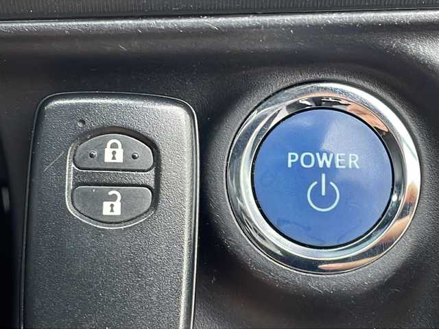 トヨタ アクア S 山口県 2013(平25)年 7.9万km シルバーM 社外SDナビ　【CN-R330D】/・Bluetooth接続/・DVD再生機能有/・フルセグTV/ETC/スマートキー/プッシュスタート/スペアキー1本/ドアバイザー/ウィンカーミラー