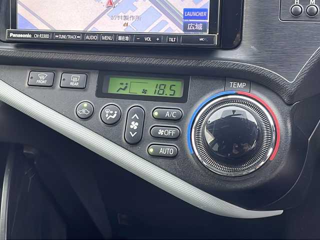 トヨタ アクア S 山口県 2013(平25)年 7.9万km シルバーM 社外SDナビ　【CN-R330D】/・Bluetooth接続/・DVD再生機能有/・フルセグTV/ETC/スマートキー/プッシュスタート/スペアキー1本/ドアバイザー/ウィンカーミラー