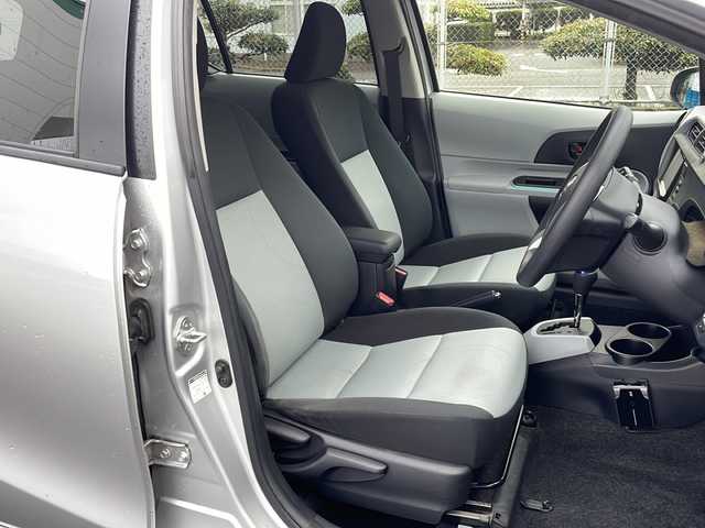 トヨタ アクア S 山口県 2013(平25)年 7.9万km シルバーM 社外SDナビ　【CN-R330D】/・Bluetooth接続/・DVD再生機能有/・フルセグTV/ETC/スマートキー/プッシュスタート/スペアキー1本/ドアバイザー/ウィンカーミラー