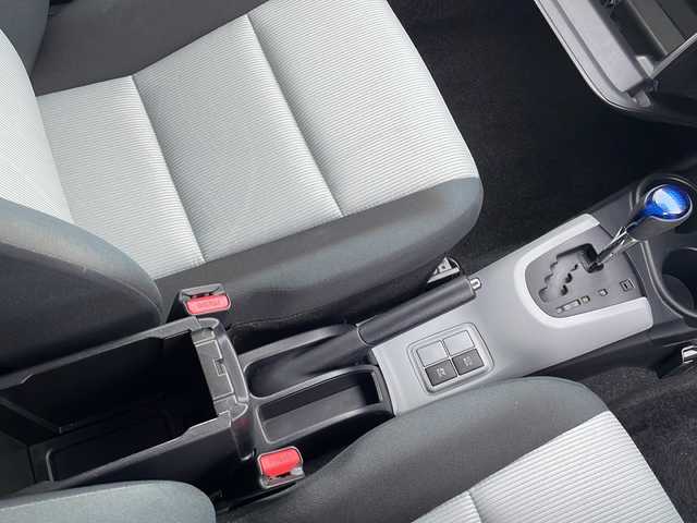 トヨタ アクア S 山口県 2013(平25)年 7.9万km シルバーM 社外SDナビ　【CN-R330D】/・Bluetooth接続/・DVD再生機能有/・フルセグTV/ETC/スマートキー/プッシュスタート/スペアキー1本/ドアバイザー/ウィンカーミラー