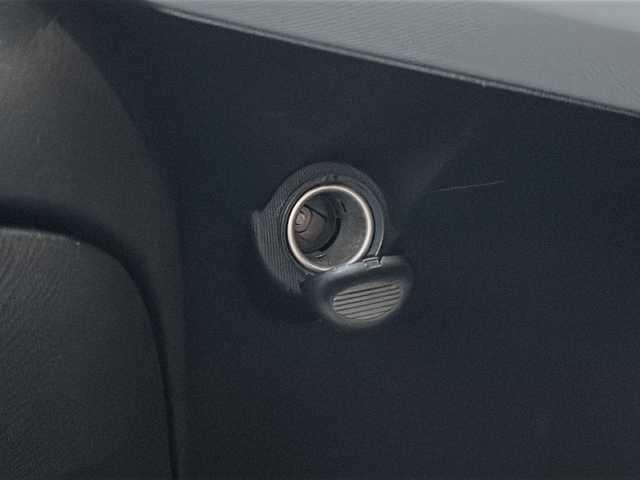 トヨタ アクア S 山口県 2013(平25)年 7.9万km シルバーM 社外SDナビ　【CN-R330D】/・Bluetooth接続/・DVD再生機能有/・フルセグTV/ETC/スマートキー/プッシュスタート/スペアキー1本/ドアバイザー/ウィンカーミラー