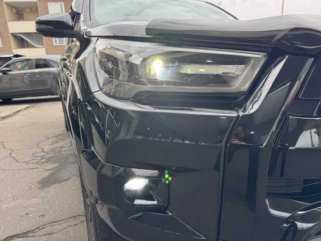 トヨタ ハイラックス Z GRスポーツ 道東・釧路十勝 2021(令3)年 4.6万km アティチュードブラックマイカ パートタイム4WDシステム/寒冷地仕様/純正ナビ/  （Bluetooth）/全方位カメラ/プリクラッシュセーフティ/レーンディパーチャーアラート/レーダークルーズコントロール/ロードサインアシスト（RSA）/先行車発進告知機能（TMN）/ヒルスタートアシストコントロール（HAC）/LEDヘッドライト/LEDフォグライト/フロントワイパーデアイサ―/ミラーヒーター/リヤフォグライト/パワーシート/ハーフレザーシート/コーナーセンサー/アイドリングストップ/ステアリングリモコン/革巻きステアリング/パドルシフト/横滑り防止装置/リヤデフロック/USBソケット/ETC/ドアバイザー/社外フロアマット/スペアタイヤ/社外マフラー（JAOS/BATTLEZ）/KYBリフトアップキット（１インチ）/リヤ三面スモーク施工/純正エンジンスターター/スマートキー/エンジンプッシュスタート/スペアキー/取扱説明書/保証書/ナビ取説/純正18インチアルミホイール