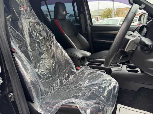 トヨタ ハイラックス Z GRスポーツ 道東・釧路十勝 2021(令3)年 4.6万km アティチュードブラックマイカ パートタイム4WDシステム/寒冷地仕様/純正ナビ/  （Bluetooth）/全方位カメラ/プリクラッシュセーフティ/レーンディパーチャーアラート/レーダークルーズコントロール/ロードサインアシスト（RSA）/先行車発進告知機能（TMN）/ヒルスタートアシストコントロール（HAC）/LEDヘッドライト/LEDフォグライト/フロントワイパーデアイサ―/ミラーヒーター/リヤフォグライト/パワーシート/ハーフレザーシート/コーナーセンサー/アイドリングストップ/ステアリングリモコン/革巻きステアリング/パドルシフト/横滑り防止装置/リヤデフロック/USBソケット/ETC/ドアバイザー/社外フロアマット/スペアタイヤ/社外マフラー（JAOS/BATTLEZ）/KYBリフトアップキット（１インチ）/リヤ三面スモーク施工/純正エンジンスターター/スマートキー/エンジンプッシュスタート/スペアキー/取扱説明書/保証書/ナビ取説/純正18インチアルミホイール