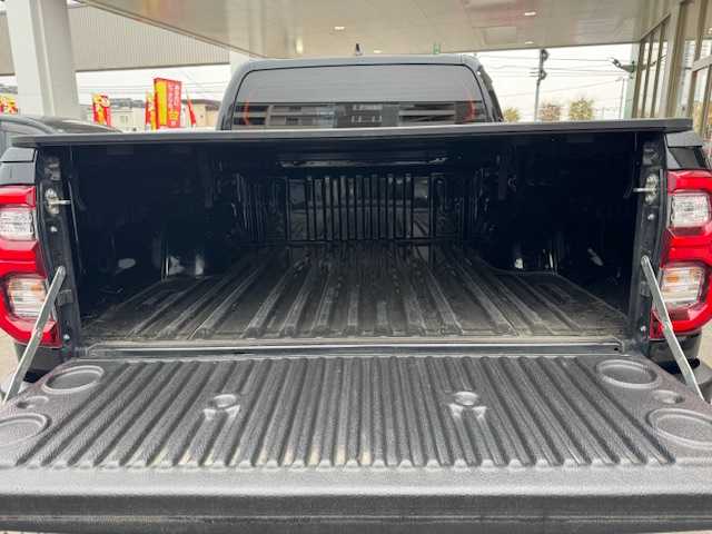 トヨタ ハイラックス Z GRスポーツ 道東・釧路十勝 2021(令3)年 4.6万km アティチュードブラックマイカ パートタイム4WDシステム/寒冷地仕様/純正ナビ/  （Bluetooth）/全方位カメラ/プリクラッシュセーフティ/レーンディパーチャーアラート/レーダークルーズコントロール/ロードサインアシスト（RSA）/先行車発進告知機能（TMN）/ヒルスタートアシストコントロール（HAC）/LEDヘッドライト/LEDフォグライト/フロントワイパーデアイサ―/ミラーヒーター/リヤフォグライト/パワーシート/ハーフレザーシート/コーナーセンサー/アイドリングストップ/ステアリングリモコン/革巻きステアリング/パドルシフト/横滑り防止装置/リヤデフロック/USBソケット/ETC/ドアバイザー/社外フロアマット/スペアタイヤ/社外マフラー（JAOS/BATTLEZ）/KYBリフトアップキット（１インチ）/リヤ三面スモーク施工/純正エンジンスターター/スマートキー/エンジンプッシュスタート/スペアキー/取扱説明書/保証書/ナビ取説/純正18インチアルミホイール