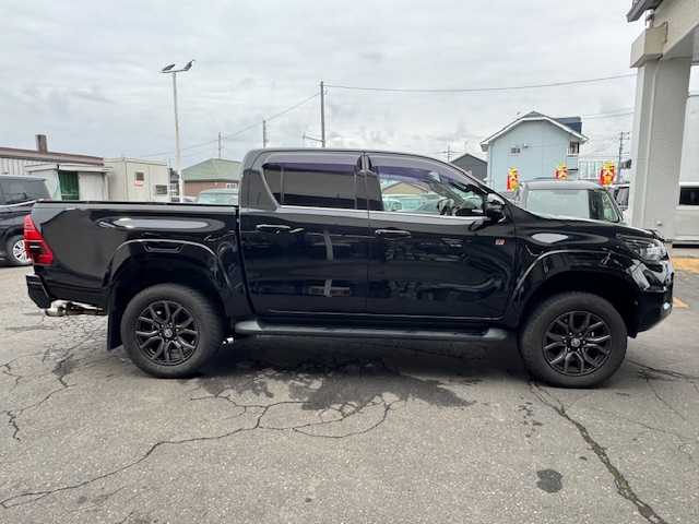 トヨタ ハイラックス Z GRスポーツ 道東・釧路十勝 2021(令3)年 4.6万km アティチュードブラックマイカ パートタイム4WDシステム/寒冷地仕様/純正ナビ/  （Bluetooth）/全方位カメラ/プリクラッシュセーフティ/レーンディパーチャーアラート/レーダークルーズコントロール/ロードサインアシスト（RSA）/先行車発進告知機能（TMN）/ヒルスタートアシストコントロール（HAC）/LEDヘッドライト/LEDフォグライト/フロントワイパーデアイサ―/ミラーヒーター/リヤフォグライト/パワーシート/ハーフレザーシート/コーナーセンサー/アイドリングストップ/ステアリングリモコン/革巻きステアリング/パドルシフト/横滑り防止装置/リヤデフロック/USBソケット/ETC/ドアバイザー/社外フロアマット/スペアタイヤ/社外マフラー（JAOS/BATTLEZ）/KYBリフトアップキット（１インチ）/リヤ三面スモーク施工/純正エンジンスターター/スマートキー/エンジンプッシュスタート/スペアキー/取扱説明書/保証書/ナビ取説/純正18インチアルミホイール