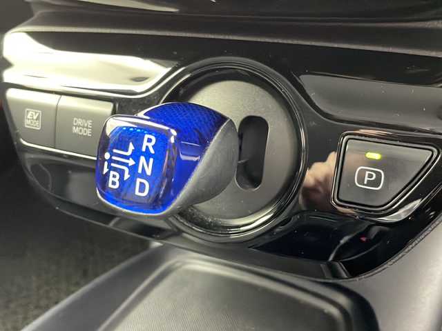 トヨタ プリウス Sツーリングセレクション 大阪府 2020(令2)年 5.7万km アティチュードブラックマイカ モデリスタエアロ　/社外SDナビ　TZ-NAV11K/【BT/フルセグTV/DVD】/バックカメラ/ETC/ドライブレコーダー前方のみ/衝突被害軽減システム/レーンキープアシスト/クルーズコントロール追従無し/オートライト/社外フロアマット/シートヒーター　D+N席/社外17インチアルミホイール