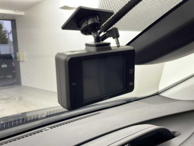 トヨタ プリウス Sツーリングセレクション 大阪府 2020(令2)年 5.7万km アティチュードブラックマイカ モデリスタエアロ　/社外SDナビ　TZ-NAV11K/【BT/フルセグTV/DVD】/バックカメラ/ETC/ドライブレコーダー前方のみ/衝突被害軽減システム/レーンキープアシスト/クルーズコントロール追従無し/オートライト/社外フロアマット/シートヒーター　D+N席/社外17インチアルミホイール