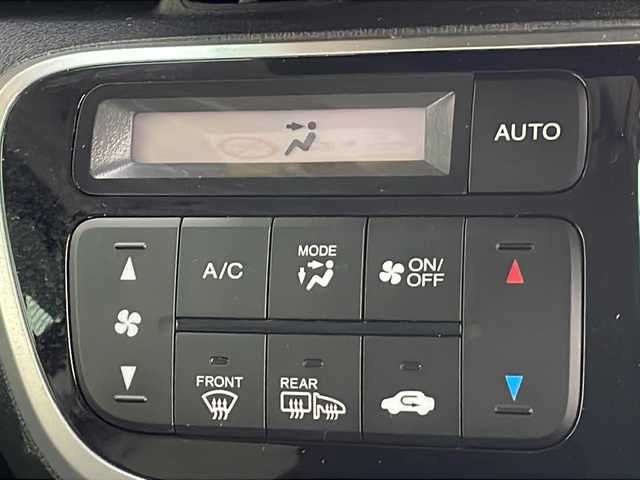 ホンダ Ｎ ＢＯＸ カスタム G Lパッケージ 岐阜県 2016(平28)年 4万km スマートブラック 禁煙車/8インチディーラーオプションナビ/４WD/AM/FM/CD/DVD/フルセグTV/シートヒーター/両側パワースライドドア/ビルトインETC/バックカメラ/LEDヘッドライト/アイドリングストップ/ハンドルスイッチ/チップアップシート/純正フロアマット/純正アルミホイール/オートエアコン/オートライト/スマートキー/スペアキー