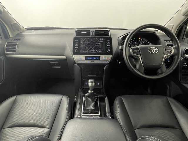 トヨタ ランドクルーザー プラド TX Lパッケージ ブラックED 道央・札幌 2020(令2)年 1.8万km ホワイトパールクリスタルシャイン ・４WD/・ワンオーナー/・MOPナビ/　Miracast/BT/USB/・ステアリングスイッチ/・マルチテレインモニター/・ビルトインETC2.0/・ドライブレコーダー前後（ZDR016）/・トヨタセーフティセンス/　PCS/LDA/RSA/　ソナー/先行車発進告知/・アダプティブクルーズコントロール/・横滑り防止装置/・ABS/・オートマチックハイビーム/・オートライト/・LEDヘッドライト/・LEDフォグランプ/・ミラーウィンカー/・オートリトラクタブルドアミラー/・ヘッドランプウォッシャー/・自動防眩式ルームミラー/・社外フロアマット/・純正１８インチAW/・プッシュスタート/・スマートキー/・スペアキー/・取/保