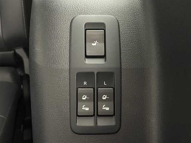 トヨタ ランドクルーザー プラド TX Lパッケージ ブラックED 道央・札幌 2020(令2)年 1.8万km ホワイトパールクリスタルシャイン ・４WD/・ワンオーナー/・MOPナビ/　Miracast/BT/USB/・ステアリングスイッチ/・マルチテレインモニター/・ビルトインETC2.0/・ドライブレコーダー前後（ZDR016）/・トヨタセーフティセンス/　PCS/LDA/RSA/　ソナー/先行車発進告知/・アダプティブクルーズコントロール/・横滑り防止装置/・ABS/・オートマチックハイビーム/・オートライト/・LEDヘッドライト/・LEDフォグランプ/・ミラーウィンカー/・オートリトラクタブルドアミラー/・ヘッドランプウォッシャー/・自動防眩式ルームミラー/・社外フロアマット/・純正１８インチAW/・プッシュスタート/・スマートキー/・スペアキー/・取/保