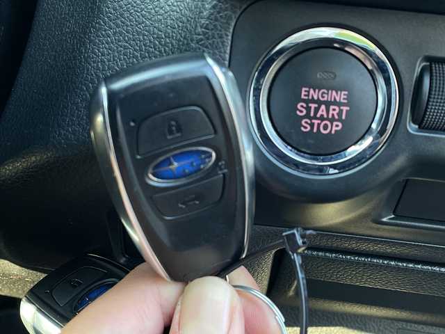 スバル レヴォーグ 1．6GT アイサイト プラウドED 道央・札幌 2016(平28)年 7.5万km ラピスブルーP ・４WD/・アイサイト/・社外ナビ/　CD＆DVD＆BT＆TV＆HDMI/・バックカメラ/・サイドカメラ/・パワーシート/・サンルーフ/・ブラインドスポットモニター/・レーンキープアシスト/・レーダークルーズコントロール/・オートライト/・オートエアコン/・電動格納ミラー/・アイドリングストップ/・ETC/・MT付きAT/・パドルシフト/・社外AW＆冬タイヤ積込/・プッシュスタート/・スマートキー/・純正フロアマット/・ドアバイザー/・ウィンカーミラー/・フォグライト/・スペアキー