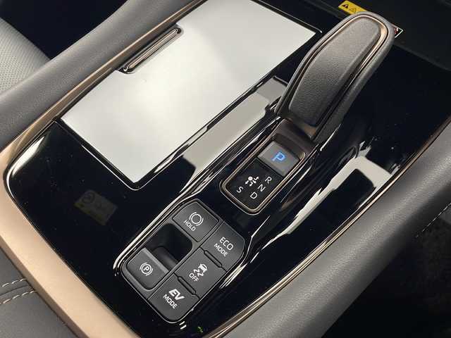 トヨタ アルファードハイブリット Z 秋田県 2025(令7)年 1万km プラチナホワイトパールマイカ 4WD/寒冷地仕様/純正14型ナビ/Bluetooth/フルセグ/バックカメラ/両側パワースライドドア/パワーバックドア/レーダークルーズコントロール/オットマン/レザーシート/パワーシート/シートヒーター/ベンチレーション/クリアランスソナー/ビルトインETC/アイドリングストップ/純正フロアマット/純正アルミホイール/横滑り防止装置/レーンキープアシスト/盗難防止装置/オートライト/オートマチックハイビーム/衝突被害軽減システム/スマートキー