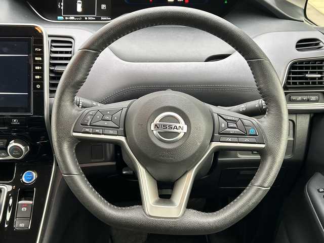 日産 セレナ マルチベッド e－パワーHWS V 千葉県 2020(令2)年 3.7万km ブリリアントホワイトパール 9型ナビ　バックカメラ　プロパイロット　両側パワースライドドア　ハンズフリーオートスライド　シートヒーター　ステアリングヒーター　ＥＴＣ　純正ドラレコ　フルセグＴＶ　Ｂｔ　ＤＶＤ　Ｂｌｕ－ｒａｙ　エアロ