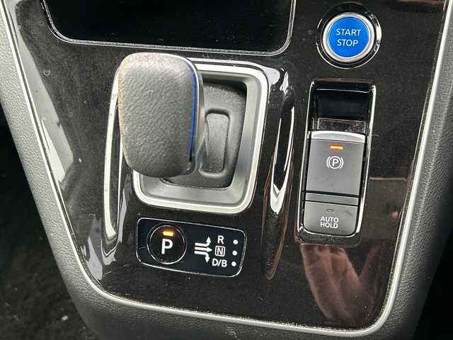 日産 セレナ マルチベッド e－パワーHWS V 千葉県 2020(令2)年 3.7万km ブリリアントホワイトパール 9型ナビ　バックカメラ　プロパイロット　両側パワースライドドア　ハンズフリーオートスライド　シートヒーター　ステアリングヒーター　ＥＴＣ　純正ドラレコ　フルセグＴＶ　Ｂｔ　ＤＶＤ　Ｂｌｕ－ｒａｙ　エアロ