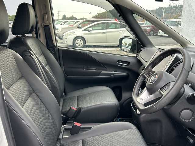 日産 セレナ マルチベッド e－パワーHWS V 千葉県 2020(令2)年 3.7万km ブリリアントホワイトパール 9型ナビ　バックカメラ　プロパイロット　両側パワースライドドア　ハンズフリーオートスライド　シートヒーター　ステアリングヒーター　ＥＴＣ　純正ドラレコ　フルセグＴＶ　Ｂｔ　ＤＶＤ　Ｂｌｕ－ｒａｙ　エアロ