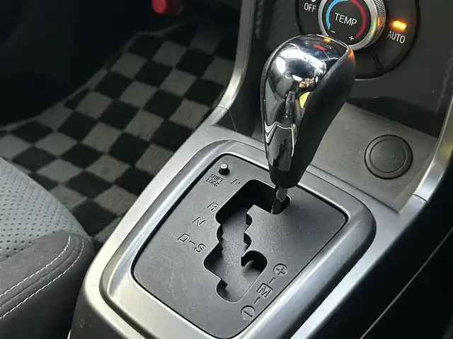 ダイハツ コペン ローブ S 茨城県 2015(平27)年 5.2万km リキッドシルバーM BILSTEINサスペンション/momoステアリング/RECAROスポーツシート/純正OPマフラー/DIATONE SOUNDメモリーナビ（タッチパネルズレあり）/パドルシフト/運転席・助手席シートヒーター