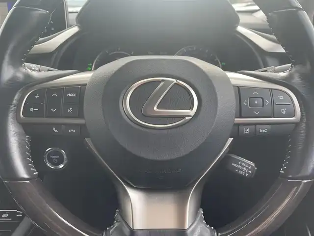 レクサス ＲＸ 450h バージョンL 兵庫県 2017(平29)年 2.8万km ブラック /OP ムーンルーフ（チルト&スライド）//純正12.3インチSDナビ//地デジ/DVD/BT/USB/AUX//走行中視聴可能//ステアリングリモコン（ハンドルヒーター付）//パノラミックビューモニター//フルカラーヘッドアップディスプレイ//黒本革シート//ヒーター/ベンチレーション/パワーシート（前席メモリ付）//後席ヒーター/電動リクライニング//2列目電動格納シート//3眼LEDヘッドランプ//LEDフォグランプ//シーケンシャルターンランプ//純正20インチAW//ビルトインETC//前方ドライブレコーダー/【セーフティ】//プリクラッシュセーフティ（PCS）//レーンキーピングアシスト（LKA）//レーダークルーズコントロール//オートマチックハイビーム（AHB）//ブラインドスポットモニター（BSM）//タイヤ空気圧ウォーニング（TPMS）//インテリジェントクリアランスソナー（ICS）//クリアランスソナー//リヤクロストラフィックアラート（RCTA）