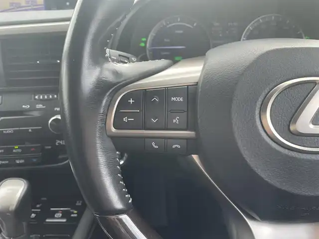 レクサス ＲＸ 450h バージョンL 兵庫県 2017(平29)年 2.8万km ブラック /OP ムーンルーフ（チルト&スライド）//純正12.3インチSDナビ//地デジ/DVD/BT/USB/AUX//走行中視聴可能//ステアリングリモコン（ハンドルヒーター付）//パノラミックビューモニター//フルカラーヘッドアップディスプレイ//黒本革シート//ヒーター/ベンチレーション/パワーシート（前席メモリ付）//後席ヒーター/電動リクライニング//2列目電動格納シート//3眼LEDヘッドランプ//LEDフォグランプ//シーケンシャルターンランプ//純正20インチAW//ビルトインETC//前方ドライブレコーダー/【セーフティ】//プリクラッシュセーフティ（PCS）//レーンキーピングアシスト（LKA）//レーダークルーズコントロール//オートマチックハイビーム（AHB）//ブラインドスポットモニター（BSM）//タイヤ空気圧ウォーニング（TPMS）//インテリジェントクリアランスソナー（ICS）//クリアランスソナー//リヤクロストラフィックアラート（RCTA）