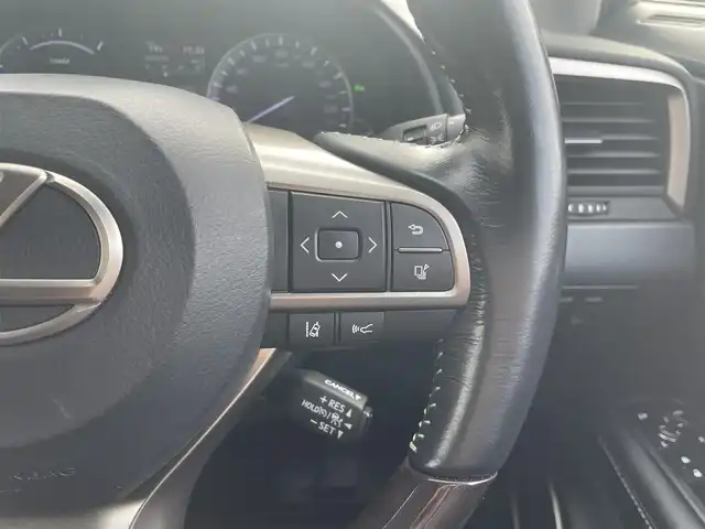 レクサス ＲＸ 450h バージョンL 兵庫県 2017(平29)年 2.8万km ブラック /OP ムーンルーフ（チルト&スライド）//純正12.3インチSDナビ//地デジ/DVD/BT/USB/AUX//走行中視聴可能//ステアリングリモコン（ハンドルヒーター付）//パノラミックビューモニター//フルカラーヘッドアップディスプレイ//黒本革シート//ヒーター/ベンチレーション/パワーシート（前席メモリ付）//後席ヒーター/電動リクライニング//2列目電動格納シート//3眼LEDヘッドランプ//LEDフォグランプ//シーケンシャルターンランプ//純正20インチAW//ビルトインETC//前方ドライブレコーダー/【セーフティ】//プリクラッシュセーフティ（PCS）//レーンキーピングアシスト（LKA）//レーダークルーズコントロール//オートマチックハイビーム（AHB）//ブラインドスポットモニター（BSM）//タイヤ空気圧ウォーニング（TPMS）//インテリジェントクリアランスソナー（ICS）//クリアランスソナー//リヤクロストラフィックアラート（RCTA）