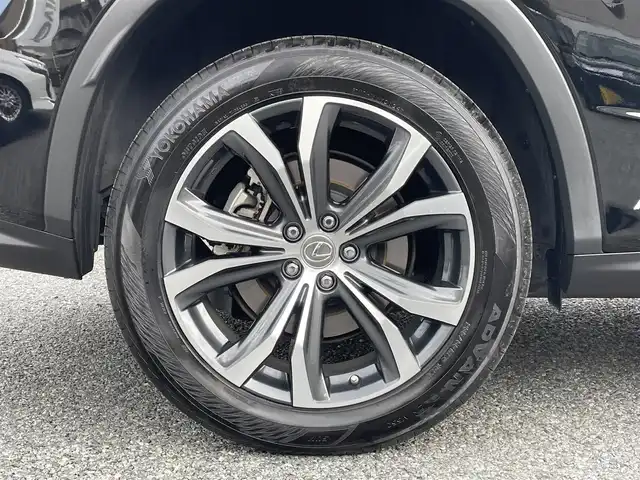 レクサス ＲＸ 450h バージョンL 兵庫県 2017(平29)年 2.8万km ブラック /OP ムーンルーフ（チルト&スライド）//純正12.3インチSDナビ//地デジ/DVD/BT/USB/AUX//走行中視聴可能//ステアリングリモコン（ハンドルヒーター付）//パノラミックビューモニター//フルカラーヘッドアップディスプレイ//黒本革シート//ヒーター/ベンチレーション/パワーシート（前席メモリ付）//後席ヒーター/電動リクライニング//2列目電動格納シート//3眼LEDヘッドランプ//LEDフォグランプ//シーケンシャルターンランプ//純正20インチAW//ビルトインETC//前方ドライブレコーダー/【セーフティ】//プリクラッシュセーフティ（PCS）//レーンキーピングアシスト（LKA）//レーダークルーズコントロール//オートマチックハイビーム（AHB）//ブラインドスポットモニター（BSM）//タイヤ空気圧ウォーニング（TPMS）//インテリジェントクリアランスソナー（ICS）//クリアランスソナー//リヤクロストラフィックアラート（RCTA）