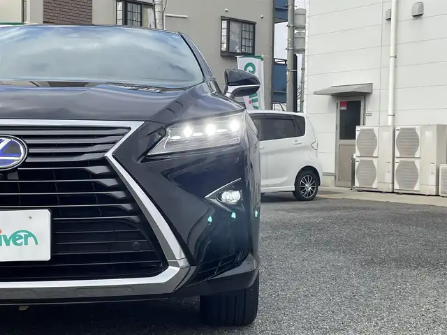 レクサス ＲＸ 450h バージョンL 兵庫県 2017(平29)年 2.8万km ブラック /OP ムーンルーフ（チルト&スライド）//純正12.3インチSDナビ//地デジ/DVD/BT/USB/AUX//走行中視聴可能//ステアリングリモコン（ハンドルヒーター付）//パノラミックビューモニター//フルカラーヘッドアップディスプレイ//黒本革シート//ヒーター/ベンチレーション/パワーシート（前席メモリ付）//後席ヒーター/電動リクライニング//2列目電動格納シート//3眼LEDヘッドランプ//LEDフォグランプ//シーケンシャルターンランプ//純正20インチAW//ビルトインETC//前方ドライブレコーダー/【セーフティ】//プリクラッシュセーフティ（PCS）//レーンキーピングアシスト（LKA）//レーダークルーズコントロール//オートマチックハイビーム（AHB）//ブラインドスポットモニター（BSM）//タイヤ空気圧ウォーニング（TPMS）//インテリジェントクリアランスソナー（ICS）//クリアランスソナー//リヤクロストラフィックアラート（RCTA）