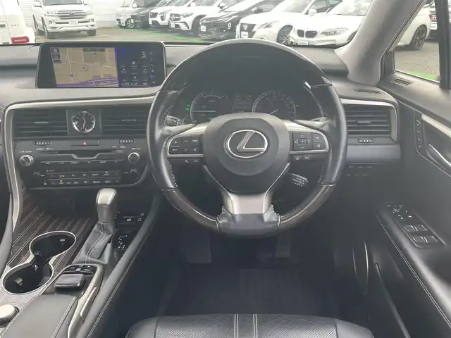 レクサス ＲＸ 450h バージョンL 兵庫県 2017(平29)年 2.8万km ブラック /OP ムーンルーフ（チルト&スライド）//純正12.3インチSDナビ//地デジ/DVD/BT/USB/AUX//走行中視聴可能//ステアリングリモコン（ハンドルヒーター付）//パノラミックビューモニター//フルカラーヘッドアップディスプレイ//黒本革シート//ヒーター/ベンチレーション/パワーシート（前席メモリ付）//後席ヒーター/電動リクライニング//2列目電動格納シート//3眼LEDヘッドランプ//LEDフォグランプ//シーケンシャルターンランプ//純正20インチAW//ビルトインETC//前方ドライブレコーダー/【セーフティ】//プリクラッシュセーフティ（PCS）//レーンキーピングアシスト（LKA）//レーダークルーズコントロール//オートマチックハイビーム（AHB）//ブラインドスポットモニター（BSM）//タイヤ空気圧ウォーニング（TPMS）//インテリジェントクリアランスソナー（ICS）//クリアランスソナー//リヤクロストラフィックアラート（RCTA）