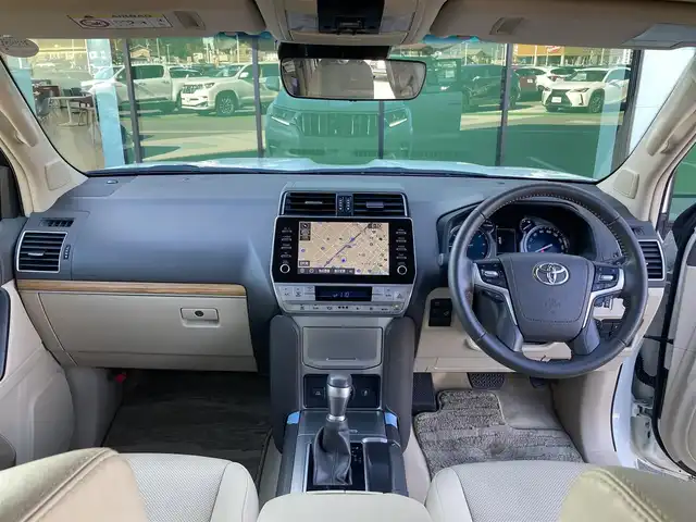 トヨタ ランドクルーザー プラド TX Lパッケージ 香川県 2022(令4)年 3万km ホワイトパールクリスタルシャイン 登録時走行距離：29532km/メーカー純正9型ナビ/　BT接続 フルセグTV/パノラミックビューモニター/プリクラッシュセーフティシステム/レーダークルーズコントロール/レーンキープアシスト/クリアランスソナー/ブラインドスポットモニター/オートハイビーム/LEDヘッドライト/オートライト/フォグランプ/ヘッドライトウォッシャー/ルーフレール/ベージュレザーシート/シートヒーター/エアシート/パワーシート/ビルトインETC2.0/プッシュスタート/スマートキー