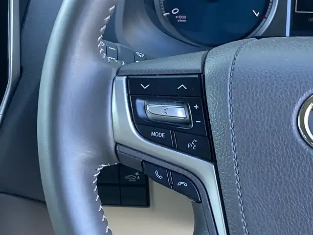 トヨタ ランドクルーザー プラド TX Lパッケージ 香川県 2022(令4)年 3万km ホワイトパールクリスタルシャイン 登録時走行距離：29532km/メーカー純正9型ナビ/　BT接続 フルセグTV/パノラミックビューモニター/プリクラッシュセーフティシステム/レーダークルーズコントロール/レーンキープアシスト/クリアランスソナー/ブラインドスポットモニター/オートハイビーム/LEDヘッドライト/オートライト/フォグランプ/ヘッドライトウォッシャー/ルーフレール/ベージュレザーシート/シートヒーター/エアシート/パワーシート/ビルトインETC2.0/プッシュスタート/スマートキー