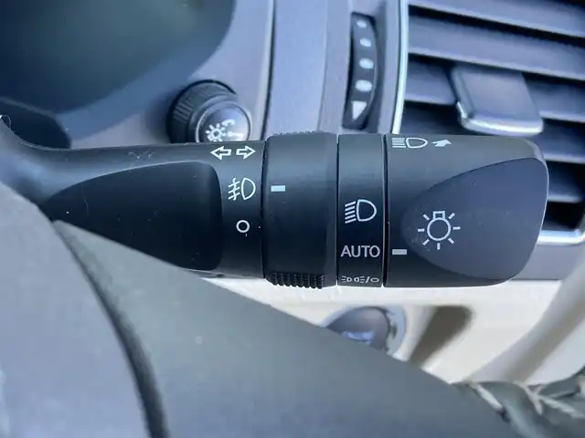 トヨタ ランドクルーザー プラド TX Lパッケージ 香川県 2022(令4)年 3万km ホワイトパールクリスタルシャイン 登録時走行距離：29532km/メーカー純正9型ナビ/　BT接続 フルセグTV/パノラミックビューモニター/プリクラッシュセーフティシステム/レーダークルーズコントロール/レーンキープアシスト/クリアランスソナー/ブラインドスポットモニター/オートハイビーム/LEDヘッドライト/オートライト/フォグランプ/ヘッドライトウォッシャー/ルーフレール/ベージュレザーシート/シートヒーター/エアシート/パワーシート/ビルトインETC2.0/プッシュスタート/スマートキー