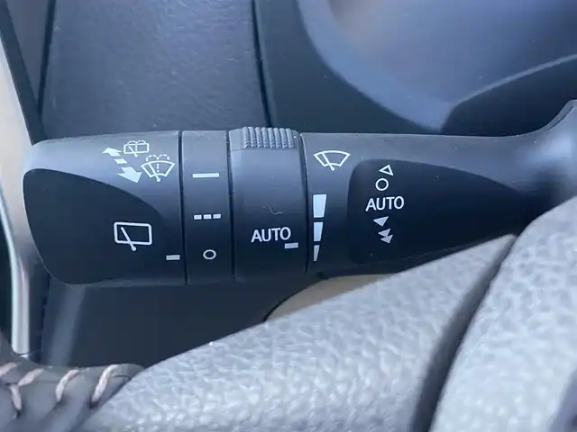 トヨタ ランドクルーザー プラド TX Lパッケージ 香川県 2022(令4)年 3万km ホワイトパールクリスタルシャイン 登録時走行距離：29532km/メーカー純正9型ナビ/　BT接続 フルセグTV/パノラミックビューモニター/プリクラッシュセーフティシステム/レーダークルーズコントロール/レーンキープアシスト/クリアランスソナー/ブラインドスポットモニター/オートハイビーム/LEDヘッドライト/オートライト/フォグランプ/ヘッドライトウォッシャー/ルーフレール/ベージュレザーシート/シートヒーター/エアシート/パワーシート/ビルトインETC2.0/プッシュスタート/スマートキー