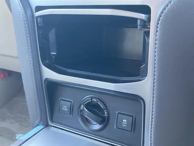 トヨタ ランドクルーザー プラド TX Lパッケージ 香川県 2022(令4)年 3万km ホワイトパールクリスタルシャイン 登録時走行距離：29532km/メーカー純正9型ナビ/　BT接続 フルセグTV/パノラミックビューモニター/プリクラッシュセーフティシステム/レーダークルーズコントロール/レーンキープアシスト/クリアランスソナー/ブラインドスポットモニター/オートハイビーム/LEDヘッドライト/オートライト/フォグランプ/ヘッドライトウォッシャー/ルーフレール/ベージュレザーシート/シートヒーター/エアシート/パワーシート/ビルトインETC2.0/プッシュスタート/スマートキー