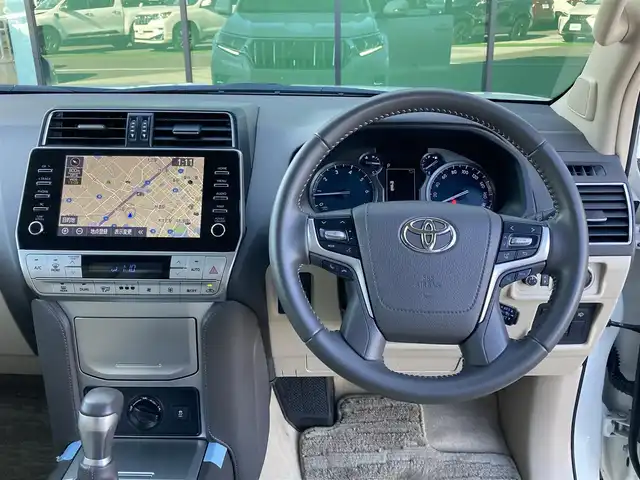 トヨタ ランドクルーザー プラド TX Lパッケージ 香川県 2022(令4)年 3万km ホワイトパールクリスタルシャイン 登録時走行距離：29532km/メーカー純正9型ナビ/　BT接続 フルセグTV/パノラミックビューモニター/プリクラッシュセーフティシステム/レーダークルーズコントロール/レーンキープアシスト/クリアランスソナー/ブラインドスポットモニター/オートハイビーム/LEDヘッドライト/オートライト/フォグランプ/ヘッドライトウォッシャー/ルーフレール/ベージュレザーシート/シートヒーター/エアシート/パワーシート/ビルトインETC2.0/プッシュスタート/スマートキー